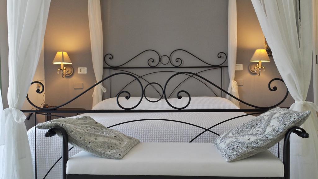 La Locanda Della Castellana Adults Only بيسْكيتْشّي الغرفة الصورة